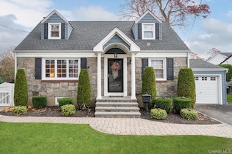 2271 Locust St, Merrick, NY 11566