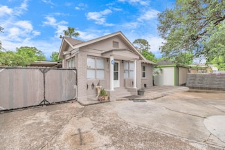 8209 Howard Dr, Houston, TX 77017