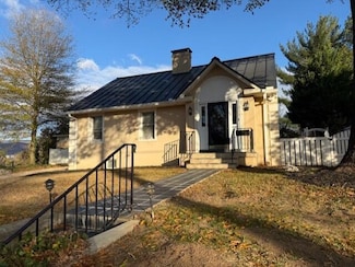 801 Virginia Ave, Salem, VA 24153