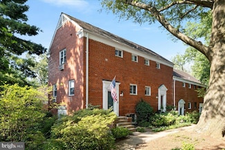 3482 Gunston Rd, Alexandria, VA 22302