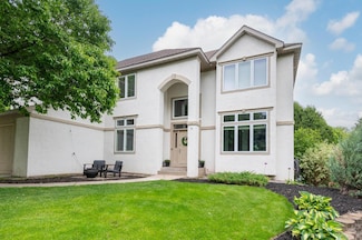 7423 Fawn Hill Rd, Chanhassen, MN 55317
