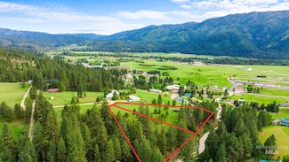 29 Woodland Dr, Garden Valley, ID 83622