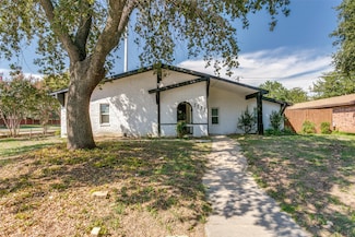 1535 Carnation Dr, Lewisville, TX 75067