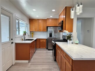 8801 Hazeltine Ave, Panorama City, CA 91402