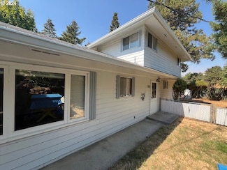 215 N Gilmore St, Heppner, OR 97836