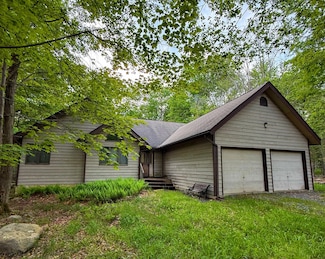 34 S Lehigh River Dr S, Clifton Township, PA 18424