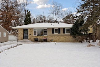 4213 Woodstock Ave, Golden Valley, MN 55422