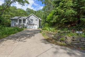 7 S Oval Ave, Beverly Shores, IN 46301