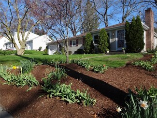 121 Rangeley Rd, Cranston, RI 02920