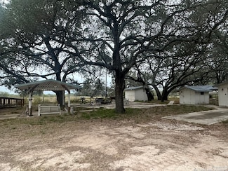 1150 County Road 765, Moore, TX