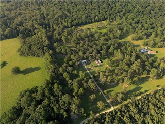 195 Varvarosky Rd, Deville, LA 71328