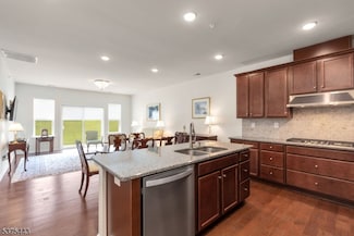 38 Cunningham Dr, Florham Park, NJ 07932