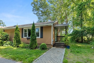 261 Pioneer Rd, Rye, NH 03870