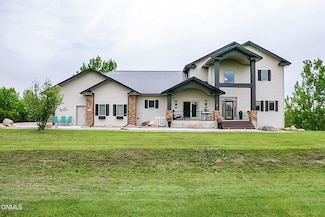 10714 Lilly Dr, Bismarck, ND 58503