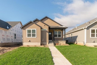 129 Axlewood Dr, Waterloo, IA 50701
