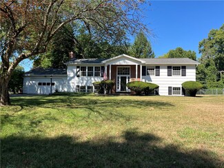 16 Latchmere Ct, Pittsford, NY 14534