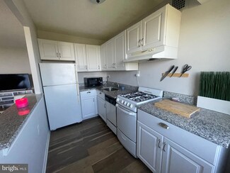 2500 N Van Dorn St Unit 1215, Alexandria, VA 22302