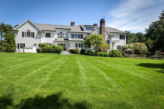 27 Tubwreck Dr, Dover, MA 02030