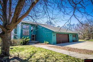 16122 Oakwood Heights Rd, New Ulm, MN 56073