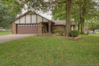10774 E Maple Ave, Claremore, OK 74019