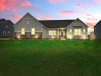 35198 Castle Rock Dr, Oconomowoc, WI 53066