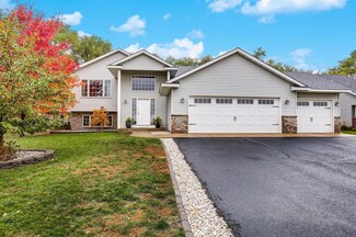 7860 Trappers Ridge Dr, Clear Lake, MN 55319