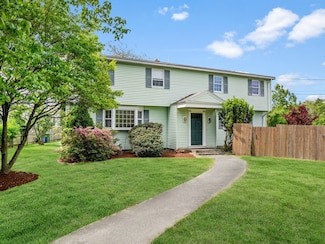 4 Surrey Dr, North Andover, MA 01845