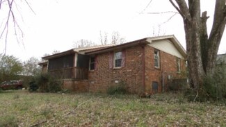 146 Garden Dr, Lafayette, TN 37083