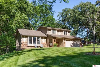 1014 Day Dr, Bellevue, NE 68005