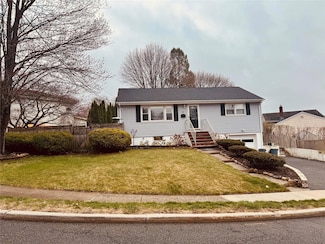 17 Maplewood Blvd, Suffern, NY 10901