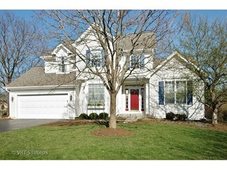 1011 Fairhills Dr, West Dundee, IL 60118