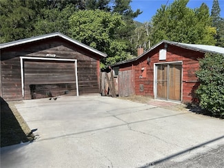 13923 Meadow Ln, Lytle Creek, CA 92358