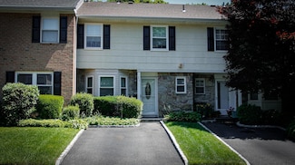 11 Manors Dr, Jericho, NY 11753