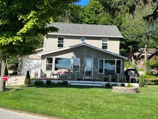 6401 Beech Ln, Ludington, MI 49431