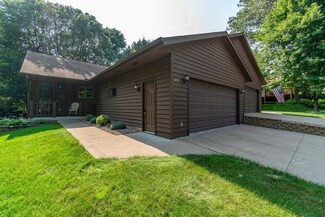 833 Windsor Forest Dr, Altoona, WI 54720