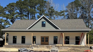306 Crown Dr, Washington, NC 27889