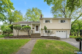 62 Asmus Rd, Closter, NJ 07624