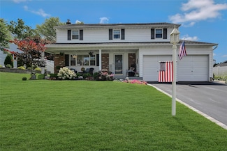 10 Beauregard Dr, Lake Grove, NY 11755
