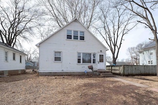 210 Blowers Ave, Waterloo, IA 50703