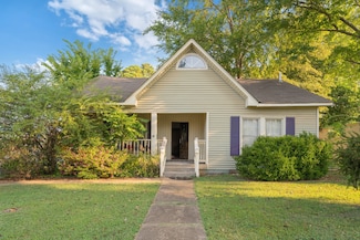 91 E 2nd St, Parsons, TN 38363