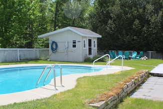 6 Pinecrest Ave, Berlin, NH 03570
