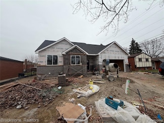 32930 Chalfonte Dr, Warren, MI 48092