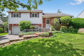 5 Clark St, Plainview, NY 11803