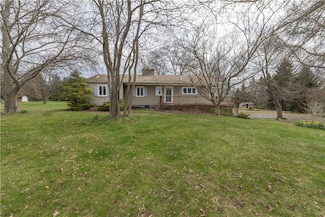 198 N Greece Rd, Hilton, NY 14468
