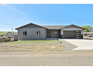365 NW 4th St, Dufur, OR 97021