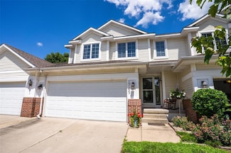 1745 Waters Edge Dr, Pleasant Hill, IA 50327