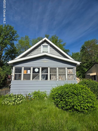 14 Western Ave, Watervliet, NY 12189