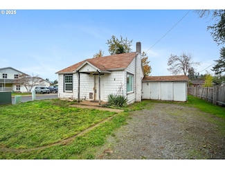 810 Johnson Ave, Cottage Grove, OR 97424