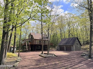 122 Cloud Crest Dr, Greentown, PA 18426