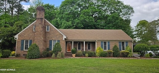 101 Forest Dr, Clinton, NC 28328